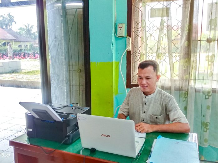 Awali November: Staf MTsN 1 Bungo Laksanakan Pengelolaan Data Kepegawaian dan Rampungkan Administrasi Awali November: Staf MTsN 1 Bungo Laksanakan Pengelolaan Data Kepegawaian dan Rampungkan Administrasi