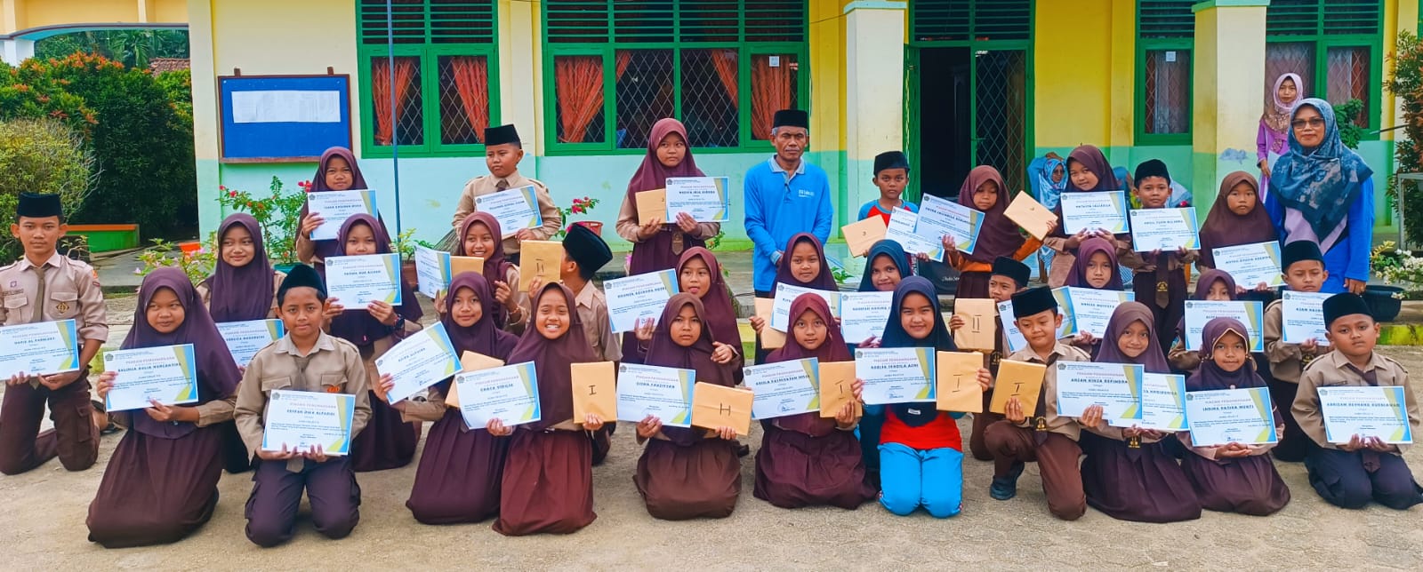 MIN 4 Tebo Laksanakan Pembagian Rapor Semester Genap MIN 4 Tebo Laksanakan Pembagian Rapor Semester Genap