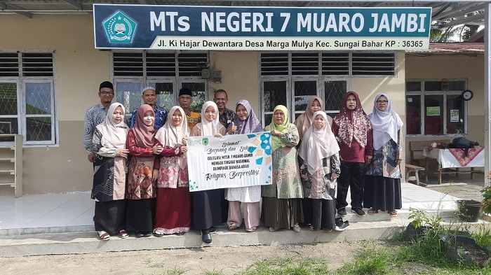 DARI PELOSOK NEGERI MENUJU IBUKOTA JAKARTA, CEREMONIAL PELEPASAN KEBERANGKATAN RAHADATUL AISY KE TINGKAT NASIONAL OLIMPIADE BAHASA ARAB KE 7 DARI PELOSOK NEGERI MENUJU IBUKOTA JAKARTA, CEREMONIAL PELEPASAN KEBERANGKATAN RAHADATUL AISY KE TINGKAT NASIONAL OLIMPIADE BAHASA ARAB KE 7