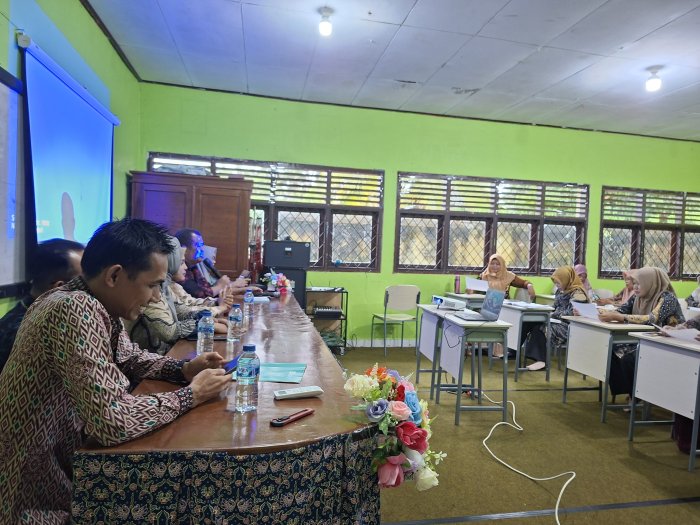 Sinergi Finansial dan Edukasi: GTK MTsN 1 Bungo Antusias Sambut Sosialisasi BSI Cabang Muara Bungo di Ruang Serbaguna