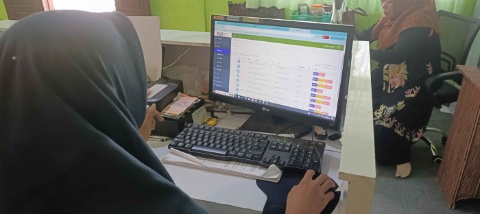 Operator MTsN 2 Bungo Sinkronkan Data EMIS ke RDM Operator MTsN 2 Bungo Sinkronkan Data EMIS ke RDM