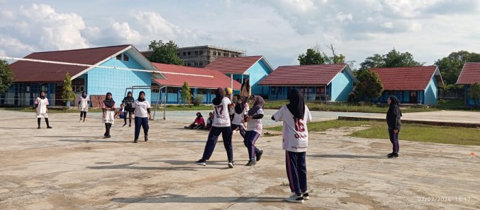 Siswa MAN 2 Bungo Tunjukkan Semangat di Sparing Voli Bersama SMK 6 Bungo Siswa MAN 2 Bungo Tunjukkan Semangat di Sparing Voli Bersama SMK 6 Bungo