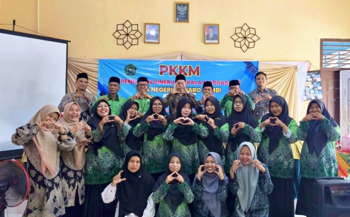 Sukses PKKM 2025: MTsN 7 Muaro Jambi raih nilai tinggi, dan tularkan energi positif ke madrasah gabungan. Sukses PKKM 2025: MTsN 7 Muaro Jambi raih nilai tinggi, dan tularkan energi positif ke madrasah gabungan.