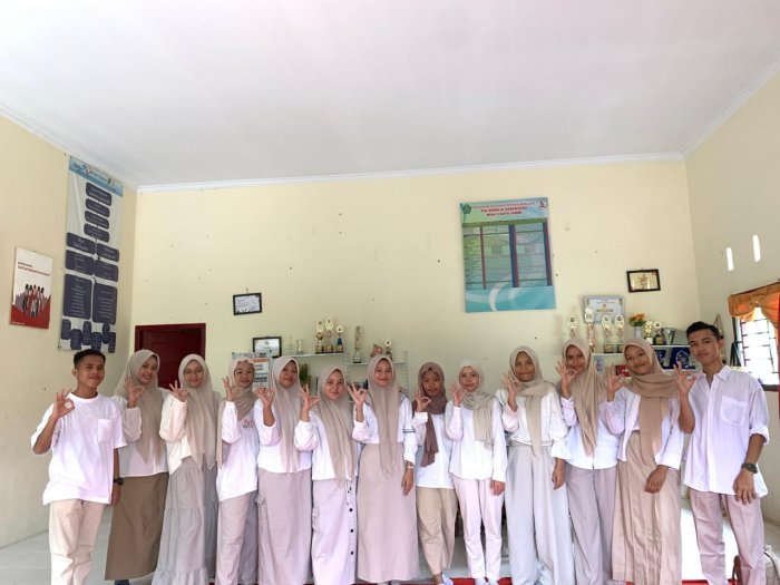 Kenali Dirimu Lebih Dalam! — PIK-R Gemintang Latih Anggota untuk Mengenal Jati Diri Remaja Kenali Dirimu Lebih Dalam! — PIK-R Gemintang Latih Anggota untuk Mengenal Jati Diri Remaja
