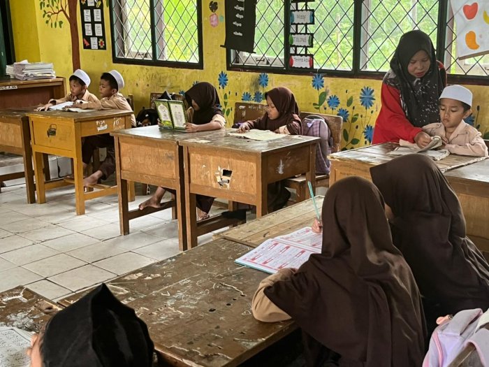 Di Hari Rabu 17 - 12 - 2025 Didampingi Majlis Guru  Membaca Dan Menyetor Hapalan IQRO