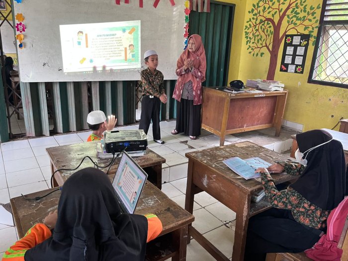 SiswaSiswi Kelas 2 MIN 1 Muaro Jambi Ikuti Praktik Wudhu SiswaSiswi Kelas 2 MIN 1 Muaro Jambi Ikuti Praktik Wudhu