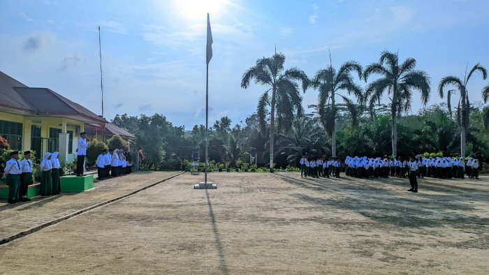 Khidmat & Tegas: Upacara Senin Pagi MIN 4 Tebo Ditutup Sesi Bimbingan Khusus untuk Pelanggar Tata Tertib