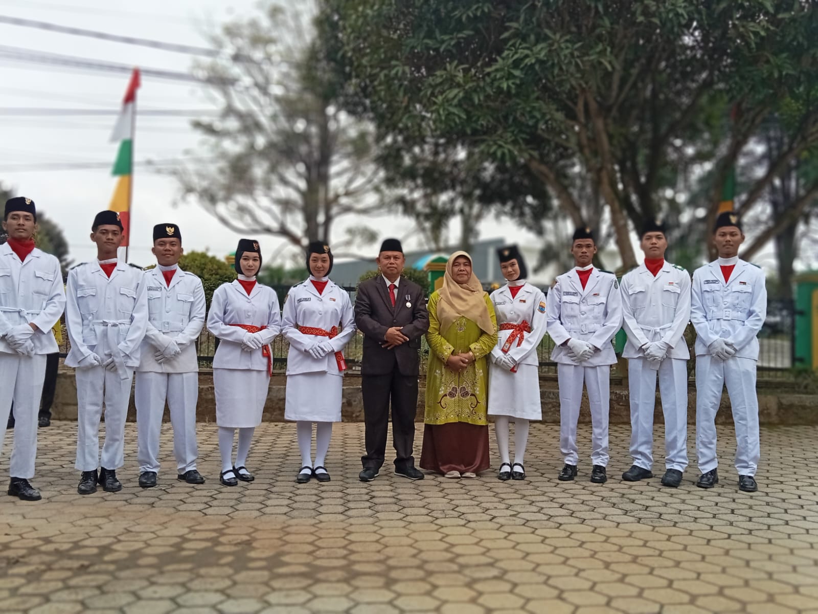 Sembilan siswa MAN 2 Bungo berhasil mengharumkan nama madrasah dengan menjadi bagian dari Pasukan Pengibar Bendera (Paskibra) pada upacara peringatan Hari Ulang Tahun ke-80 Kemerdekaan Republik Indonesia Sembilan siswa MAN 2 Bungo berhasil mengharumkan nama madrasah dengan menjadi bagian dari Pasukan Pengibar Bendera (Paskibra) pada upacara peringatan Hari Ulang Tahun ke-80 Kemerdekaan Republik Indonesia