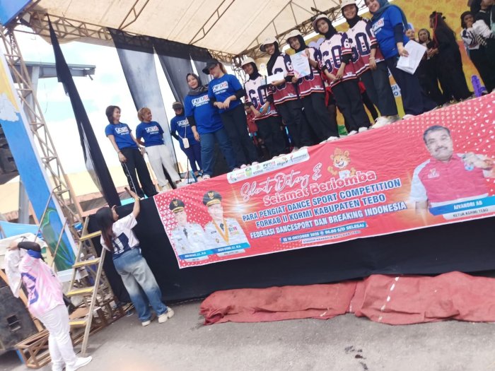 Siswi MAN 2 Tebo Curi Perhatian di Lomba Senam Dance Sport Competition, Raih Juara Harapan 1 Siswi MAN 2 Tebo Curi Perhatian di Lomba Senam Dance Sport Competition, Raih Juara Harapan 1