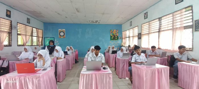 TKA Hari Kedua Sesi Pertama di MAN 2 Bungo Berjalan Lancar, Sinergi Proktor, Teknisi, dan Panitia Jadi Kunci Kesuksesan TKA Hari Kedua Sesi Pertama di MAN 2 Bungo Berjalan Lancar, Sinergi Proktor, Teknisi, dan Panitia Jadi Kunci Kesuksesan