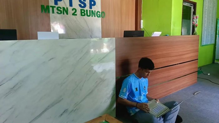 Pembina PMR MTsN 2 Bungo Terapkan Absensi Rutin Anggota