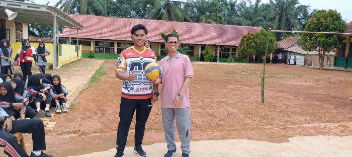 Keseruan Lomba Voli Antar Kelas di MTsN 2 Bungo Keseruan Lomba Voli Antar Kelas di MTsN 2 Bungo