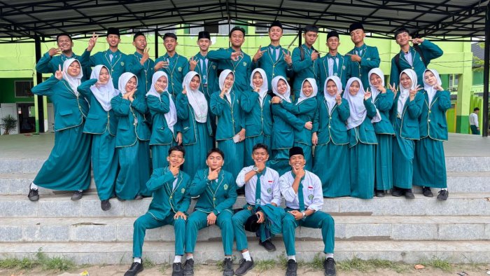 XII IIK 2 Tampil Apik: Petugas Upacara Hari Pahlawan Tuai Pujian XII IIK 2 Tampil Apik: Petugas Upacara Hari Pahlawan Tuai Pujian