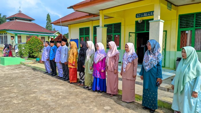 Semarak Kebanggaan Daerah, MIN 4 Tebo Rayakan HUT ke-69 Jambi dengan Berbusana Adat Melayu Jambi