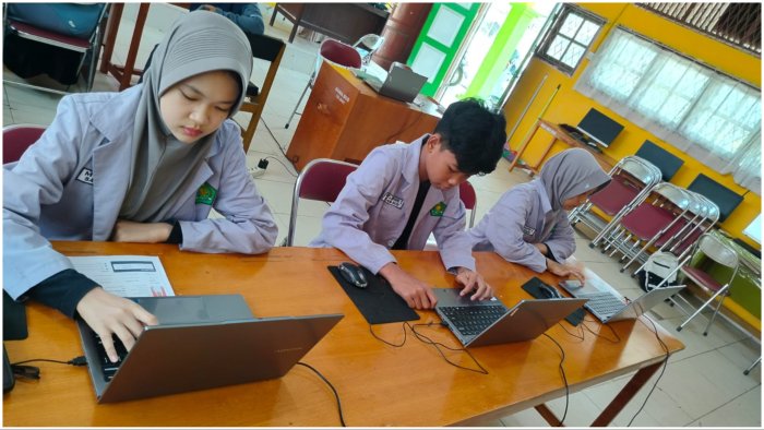 Simulasi OMI Sukses Gelar IPA dan IPS, Siswa MTsN 1 Batang Hari Siap Tempur di Laga Utama