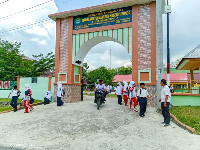 Konsistensi Guru dan Peserta Didik Setelah Pembelajaran Berakhir : Timbulkan Sikap Disiplin Konsistensi Guru dan Peserta Didik Setelah Pembelajaran Berakhir : Timbulkan Sikap Disiplin