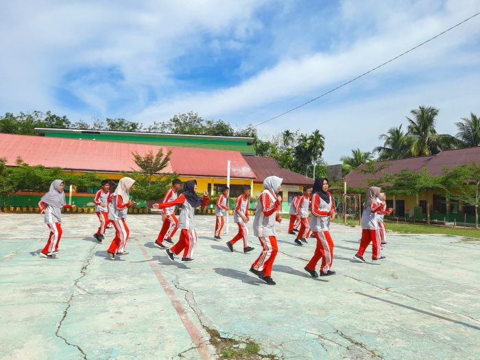 Latihan Pemantapan Yel-Yel Pramuka MTsN 1 Bungo Bergema Siang Ini