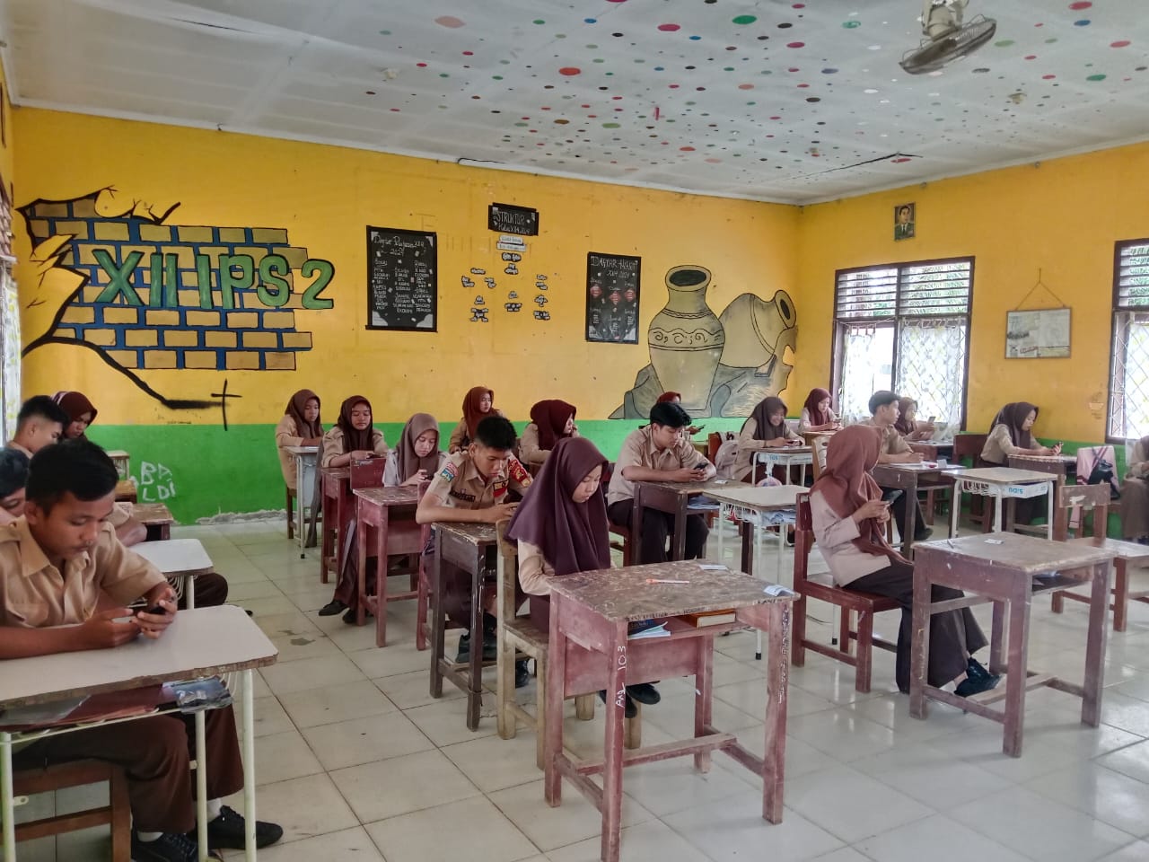 HARI KEDUA PELAKSAAN ASESMEN SUMATIF AKHIR SEMESTER ( ASAS ) DI MAN 2 TEBO LANCAR , TERTIB DAN TENANG. HARI KEDUA PELAKSAAN ASESMEN SUMATIF AKHIR SEMESTER ( ASAS ) DI MAN 2 TEBO LANCAR , TERTIB DAN TENANG.