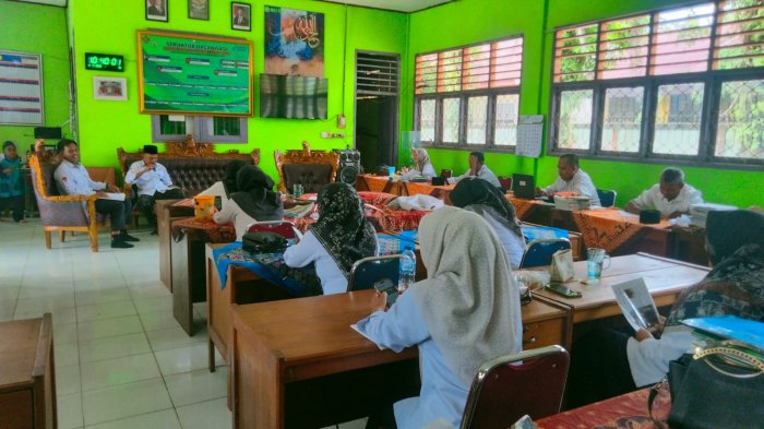Kepala MIN 3 Tebo Pimpin Rapat Asesmen Sumatif Akhir Semester dan PKKM tahun 2025 Kepala MIN 3 Tebo Pimpin Rapat Asesmen Sumatif Akhir Semester dan PKKM tahun 2025