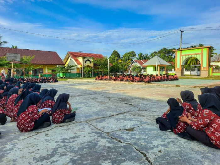 Pengajian Rutin MTsN 1 Bungo: Pemantapan Hafalan Surah An-Naziat Capai 90%