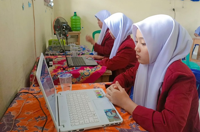 SISWI MTsN 7 MUARO JAMBI RAIH JUARA DI OLIMPIADE BAHASA ARAB KE- 7 TINGKAT KABUPATEN MUARO JAMBI SISWI MTsN 7 MUARO JAMBI RAIH JUARA DI OLIMPIADE BAHASA ARAB KE- 7 TINGKAT KABUPATEN MUARO JAMBI