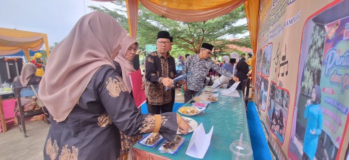Kreatif dan Lezat! Siswa MAN 2 Bungo Adu Inovasi dalam Lomba Olahan Pisang di PORSEKA 2025 Kreatif dan Lezat! Siswa MAN 2 Bungo Adu Inovasi dalam Lomba Olahan Pisang di PORSEKA 2025