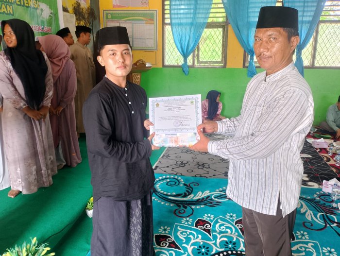 Kepala Seksi Pendidikan Madrasah Menutup Kegiatan Gebyar Lomba Islami di MAN 2 Tebo