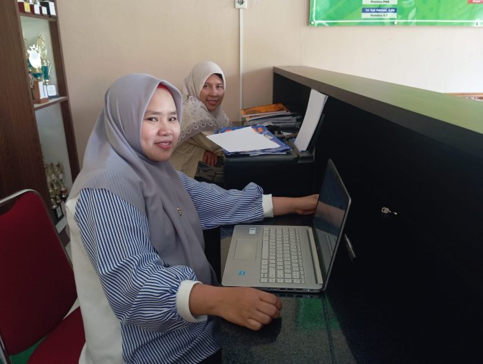 Proktor dan Teknisi MAN 2 Bungo Lega Setelah Sukses Menyelenggarakan Tes Kemampuan Akademik Proktor dan Teknisi MAN 2 Bungo Lega Setelah Sukses Menyelenggarakan Tes Kemampuan Akademik