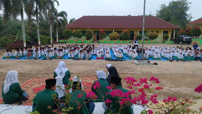 Hari Pertama Pesantren Kilat MIN 4 Tebo: Kolaborasi dengan Ponpes Al Anwar Hadirkan Suasana Baru ala Muhadhoroh Hari Pertama Pesantren Kilat MIN 4 Tebo: Kolaborasi dengan Ponpes Al Anwar Hadirkan Suasana Baru ala Muhadhoroh