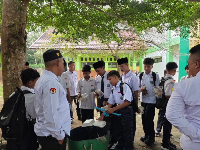 Hari Pertama Masuk Madrasah, MTsN 1 Bungo Awali GEMATIK Hari Pertama Masuk Madrasah, MTsN 1 Bungo Awali GEMATIK