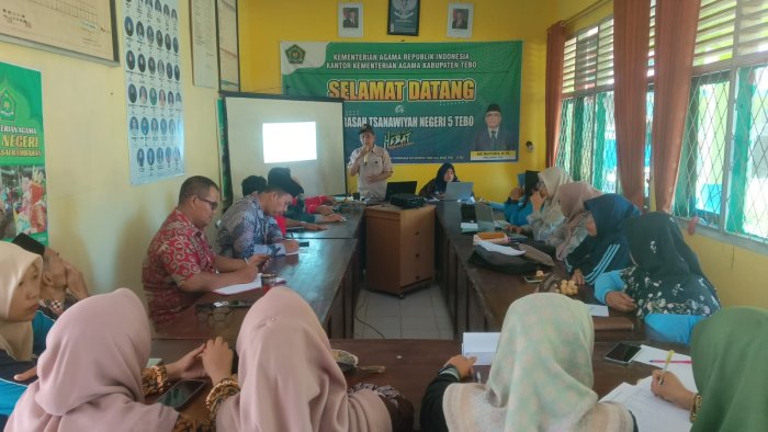 Kepala Baru MTsN 5 Tebo Pimpin Rapat Pembagian Tugas Guru Semester Genap 2025/2026 Kepala Baru MTsN 5 Tebo Pimpin Rapat Pembagian Tugas Guru Semester Genap 2025/2026
