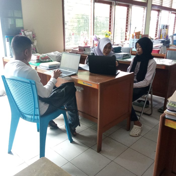 Kegiatan Guru Asuh Perkuat Karakter dan Motivasi Belajar Siswa Kelas Global X E1 MAN 2 Kota Jambi