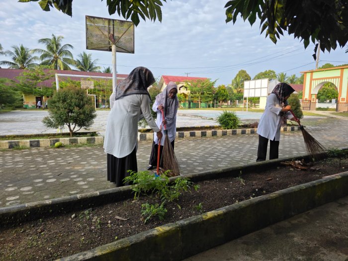 Sebelum Mengaji, Madrasah Asri: Guru Piket MTsN 1 Bungo Gaungkan Semangat Kemenag ASRI Sebelum Mengaji, Madrasah Asri: Guru Piket MTsN 1 Bungo Gaungkan Semangat Kemenag ASRI