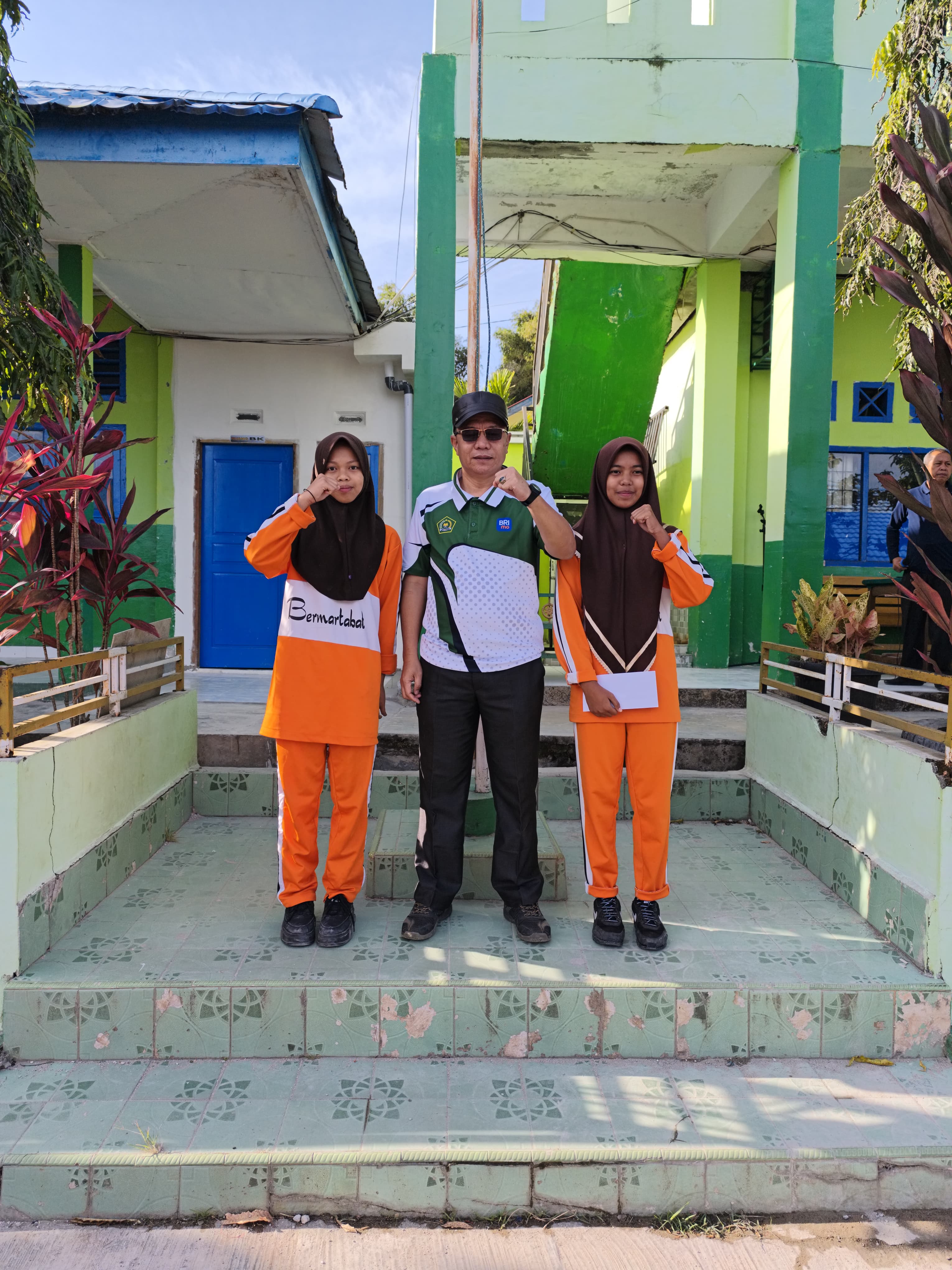 MAN 1 Kerinci Serahkan Reward dan Lepas Siswa untuk Ikuti Kejuaraan Tarung Derajat Tingkat Provinsi Jambi MAN 1 Kerinci Serahkan Reward dan Lepas Siswa untuk Ikuti Kejuaraan Tarung Derajat Tingkat Provinsi Jambi