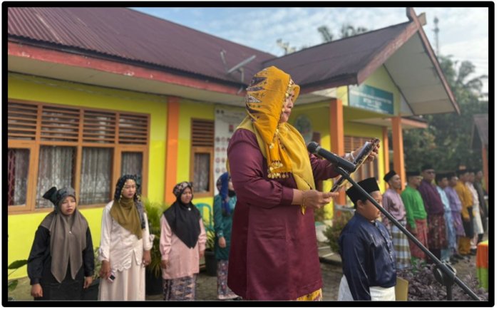 Peringati HUT ke-69 Provinsi Jambi, MTsN 1 Tebo Gelar Upacara Khidmat di Lapangan Hijau Peringati HUT ke-69 Provinsi Jambi, MTsN 1 Tebo Gelar Upacara Khidmat di Lapangan Hijau