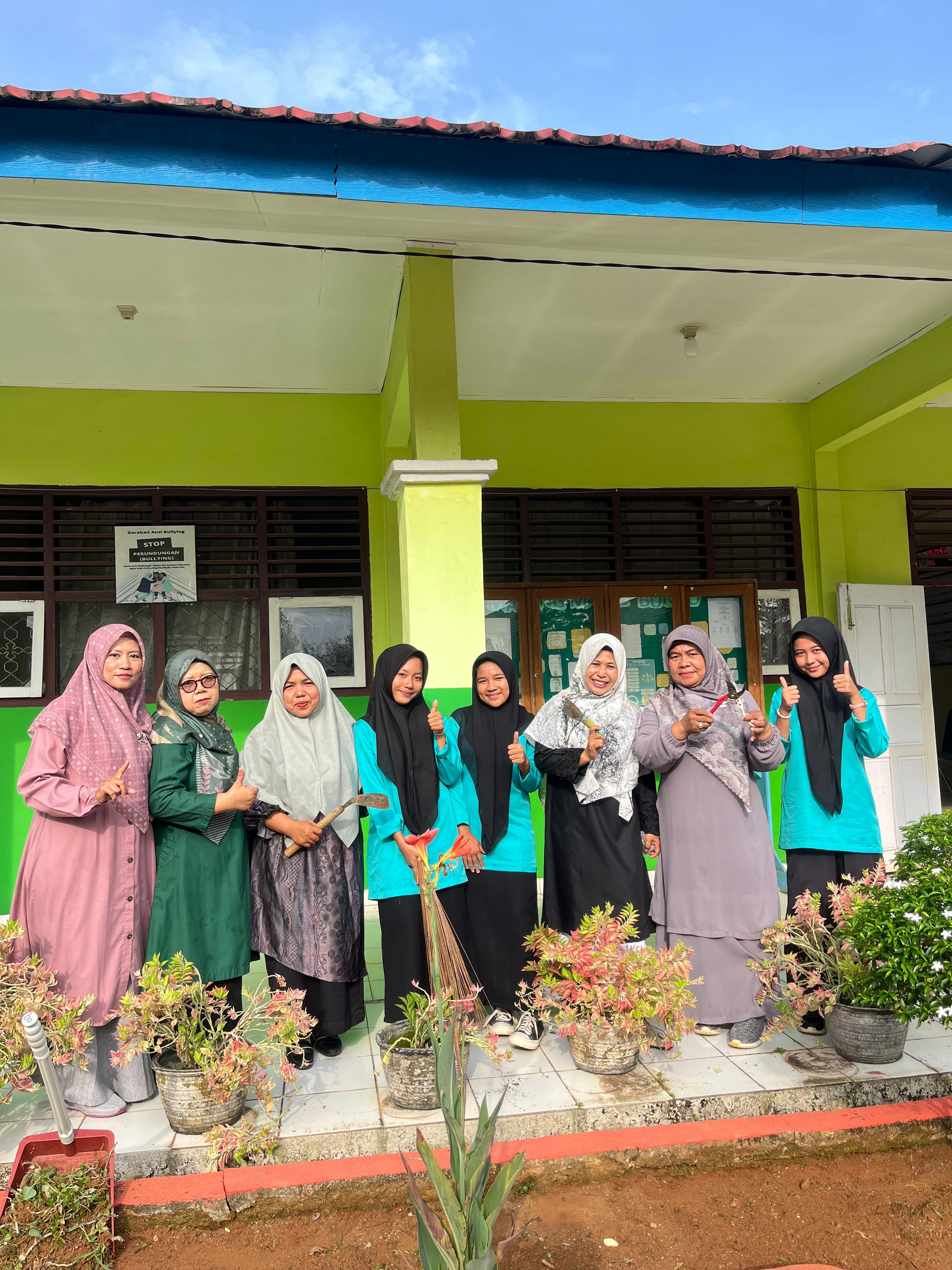 Jum’at Bersih Ciptakan Kerja Sama di MAN 2 Bungo Jum’at Bersih Ciptakan Kerja Sama di MAN 2 Bungo