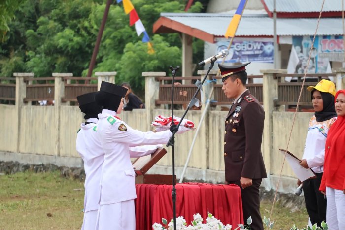 Senja Kemerdekaan, MTsN 1 Bungo Kembali Khidmat Ikuti Upacara Penurunan Bendera Senja Kemerdekaan, MTsN 1 Bungo Kembali Khidmat Ikuti Upacara Penurunan Bendera