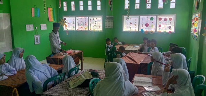 Mencetak Generasi Cerdas dan Berakhlak Mencetak Generasi Cerdas dan Berakhlak