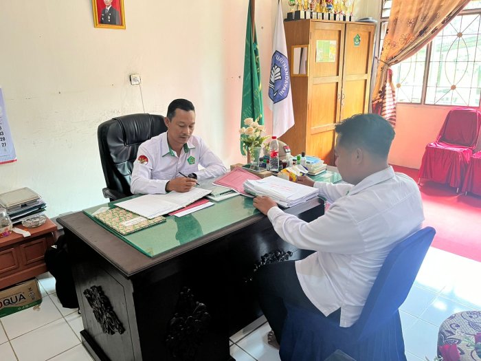 Tingkatkan Kinerja Madrasah, Kepala MIN 1 Muaro Jambi Lakukan Supervisi Majlis guru Dan Staf Tingkatkan Kinerja Madrasah, Kepala MIN 1 Muaro Jambi Lakukan Supervisi Majlis guru Dan Staf