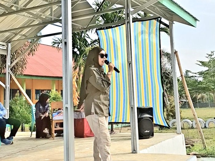 Alumni Ketua OSIS: Ibu Rina Isi Materi LDKS OSIS SMPN 13 Merangin
