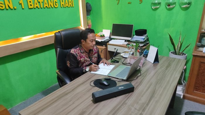 Tingkatkan Sinergi dan Koordinasi, Kepala MTsN 1 Batang Hari Hadiri Kegiatan BSKMG Kemenag Batang Hari