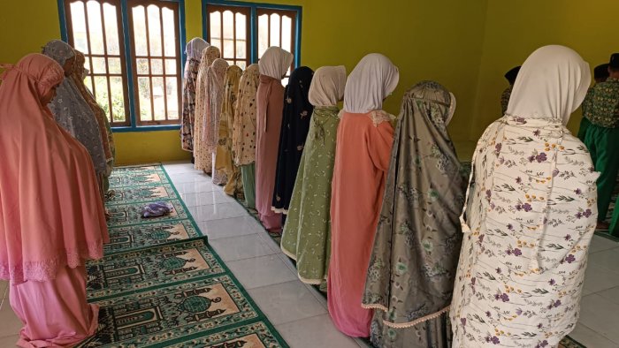 Shalat Dzuhur Berjamaah di MIN 4 Tebo Dijalankan dengan Sistem Tertib dan Terjadwal