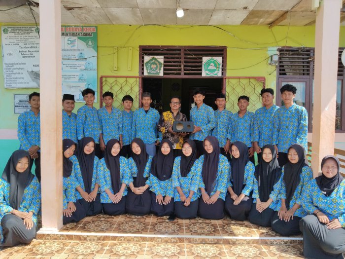 Wujudkan Kreatifitas, Siswa MAN 1 Tanjung Jabung Timur Berhasil Rakit Miniatur Line Array Vera Wujudkan Kreatifitas, Siswa MAN 1 Tanjung Jabung Timur Berhasil Rakit Miniatur Line Array Vera