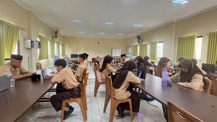 20 Siswa MAN 2 Kota Jambi Ikut Babak Penyisihan KOMPAC 2025, Unjuk Kemampuan Bahasa Arab 20 Siswa MAN 2 Kota Jambi Ikut Babak Penyisihan KOMPAC 2025, Unjuk Kemampuan Bahasa Arab