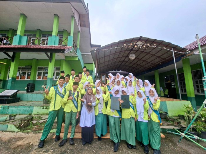 Upacara Bendera: Atur Ulang Niat Pergi ke Madrasah dengan Fokus untuk Belajar Upacara Bendera: Atur Ulang Niat Pergi ke Madrasah dengan Fokus untuk Belajar