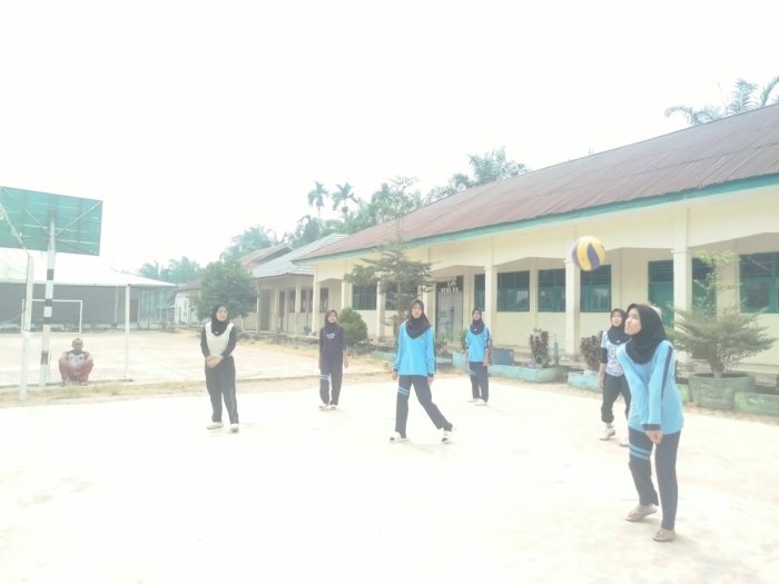 MAN 1 Muaro Jambi Matangkan Persiapan KOMPAS 2026, Atlet Voli Berlatih Intensif MAN 1 Muaro Jambi Matangkan Persiapan KOMPAS 2026, Atlet Voli Berlatih Intensif