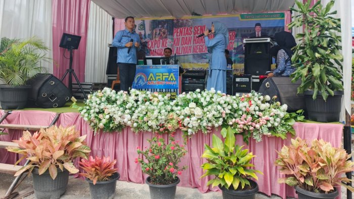 Final Solo dan Duet Song Antar Kelas dilanjutkan dengan Lomba Duet Song Antar guru MTs,SMP dan MI Final Solo dan Duet Song Antar Kelas dilanjutkan dengan Lomba Duet Song Antar guru MTs,SMP dan MI