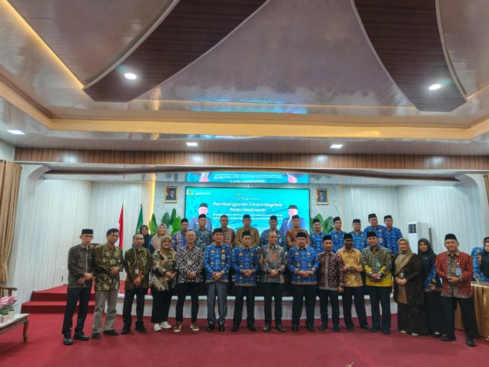 Kepala dan Tim ZI MAN 1 Kota Jambi Hadiri Pembinaan Zona Integritas di Wilayah Kanwil Kemenag Kota Jambi Kepala dan Tim ZI MAN 1 Kota Jambi Hadiri Pembinaan Zona Integritas di Wilayah Kanwil Kemenag Kota Jambi