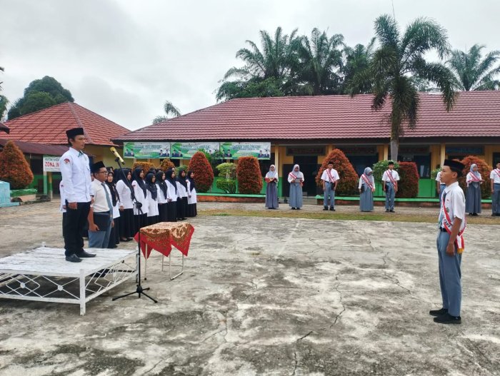 MAN 2 Tebo Rutin Gelar Upacara Bendera Setiap Senin