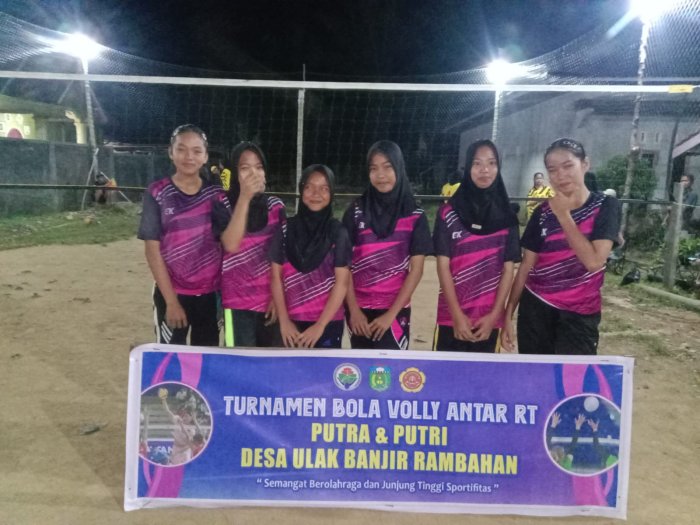 Tim Voli Putri MTsN 5 Tebo Ikuti Turnamen Antar RT di Desa Ulak Banjir Rambahan
